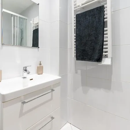 Radiant 1bd In The Heart Of Montmartre *
