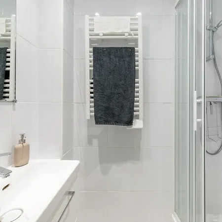 Radiant 1bd In The Heart Of Montmartre