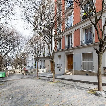 Radiant 1bd In The Heart Of Montmartre Paris
